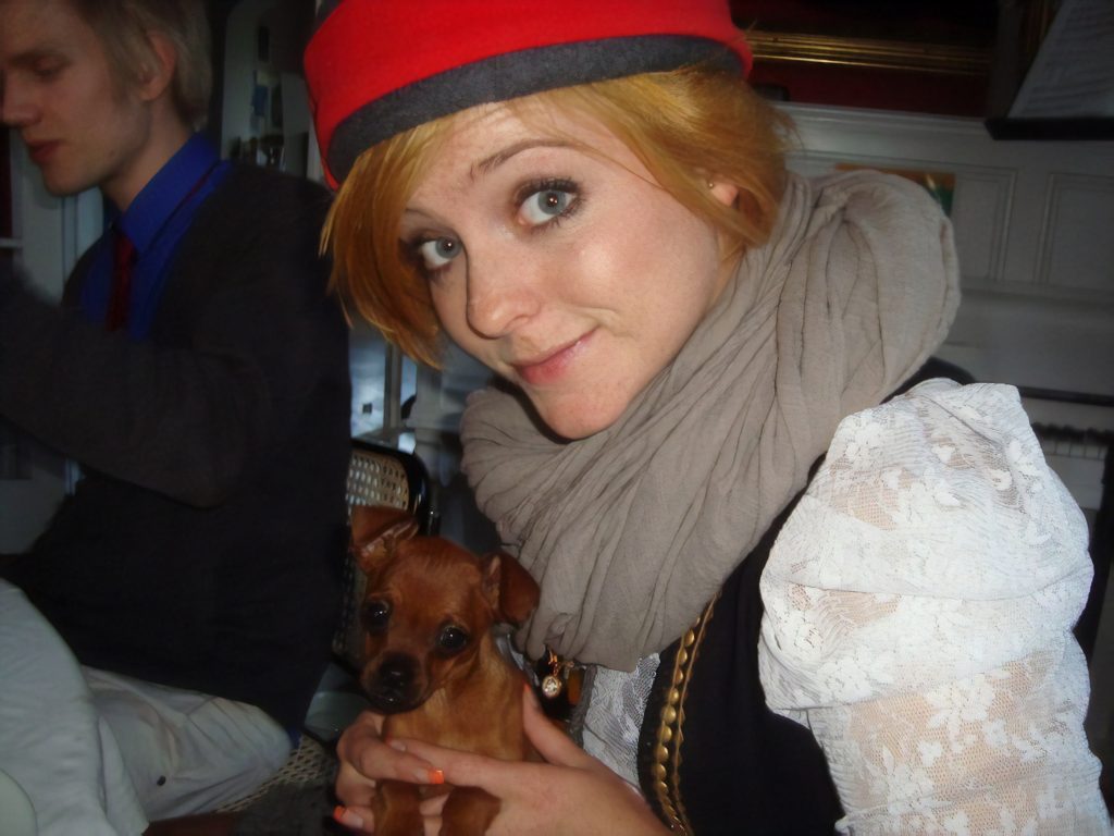 Sys Bjerre med sin hund Kafka